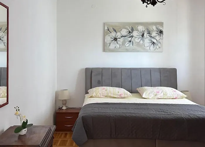 Apartment In With House Sea View